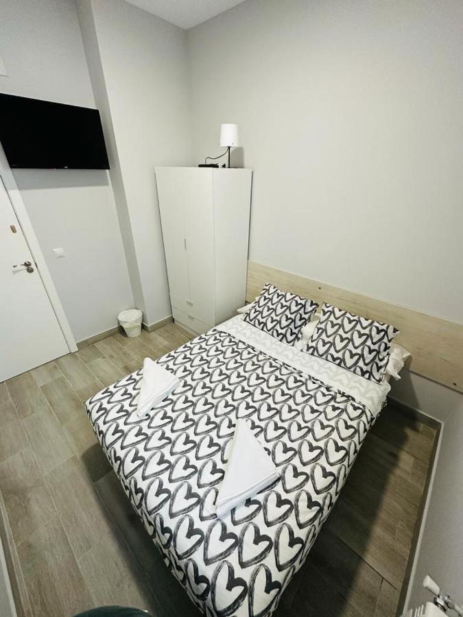 Hospedaje Cuatro Vientos Madrid Exterior photo